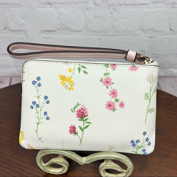 COACH Corner Zip Wristlet With Wildflower Print! - Picture 2 of 4